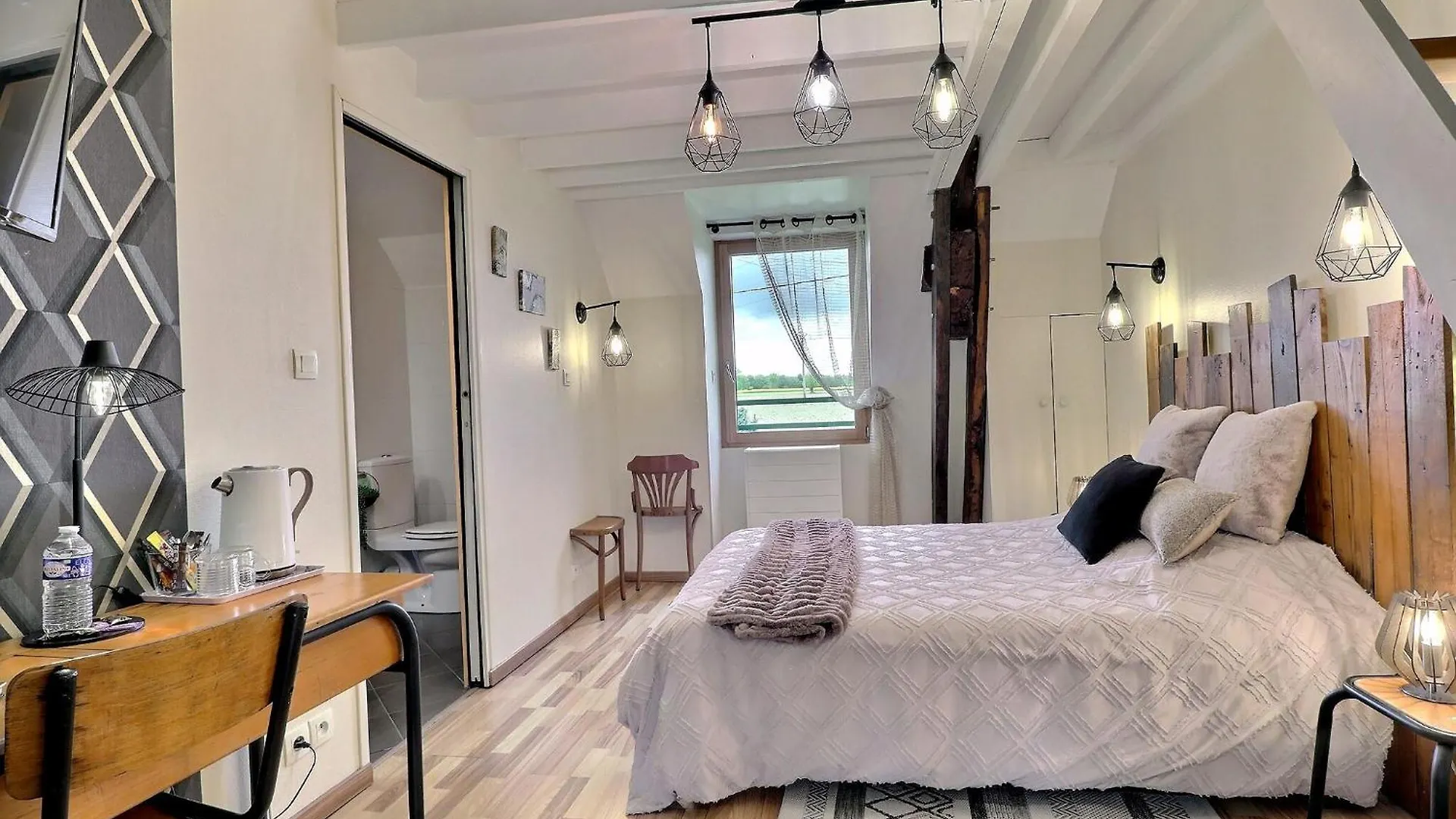 Chambres D'Hotes Vezin-le-Coquet Bed & Breakfast
